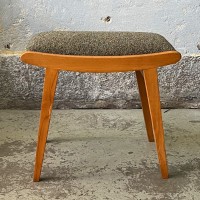 Stołek podnóżek vintage w zielonej bukli 