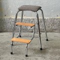 niklowany-tapicerowany-stolek-z-drabinka-styl-bauhaus-vintage-lata-70-002.jpg