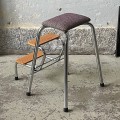 niklowany-tapicerowany-stolek-z-drabinka-styl-bauhaus-vintage-lata-70-004.jpg