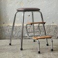 niklowany-tapicerowany-stolek-z-drabinka-styl-bauhaus-vintage-lata-70-008.jpg