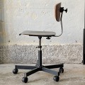 krzeslo-obrotowe-ze-sklejki-na-kolach-w-stylu-industrialnym-design-vintage-lata-70-80-003.jpg