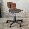 krzeslo-obrotowe-ze-sklejki-na-kolach-w-stylu-industrialnym-design-vintage-lata-70-80-007.jpg