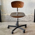 krzeslo-obrotowe-ze-sklejki-na-kolach-w-stylu-industrialnym-design-vintage-lata-70-80-010.jpg