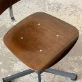 krzeslo-obrotowe-ze-sklejki-na-kolach-w-stylu-industrialnym-design-vintage-lata-70-80-016.jpg