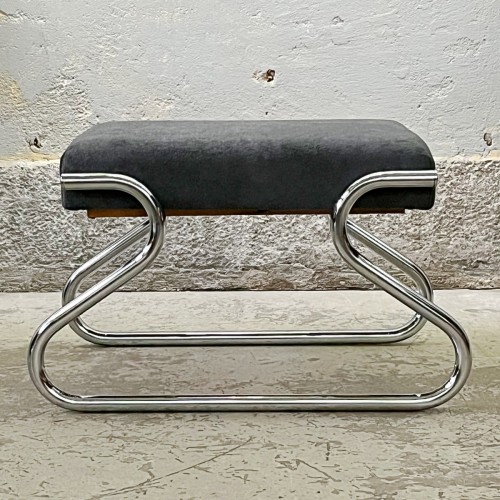 tapicerowany stolek-z-ukryta-drabinka-w-stylu-bauhaus-vintage-design-lata-70-001.jpg