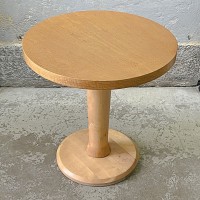 Okrągły stolik kawowy z toczoną nogą