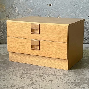 Szafka nocna z szufladami