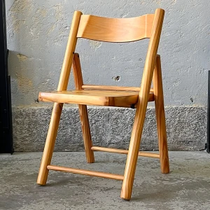 Sosnowe brutalistyczne krzesło składane