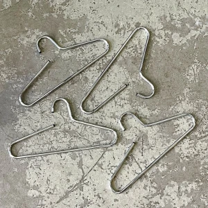 Komplet 4 stalowych wieszaków