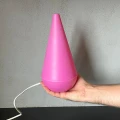 lampka-z-tworzywa-rozowa-stozkowa-design-pop-art-vintage-004.jpg