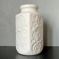bialy-ceramiczny-wazon-w-tloczone-wzory-w-germany-vintage-design-lata-60-70-002.jpg