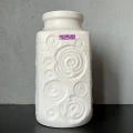 bialy-ceramiczny-wazon-w-tloczone-wzory-w-germany-vintage-design-lata-60-70-003.jpg