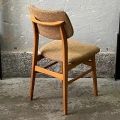 krzesła-tapicerowane-z-uchwytem-vintage-design-lata-60-70-013.jpg