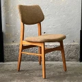 krzesła-tapicerowane-z-uchwytem-vintage-design-lata-60-70-015.jpg