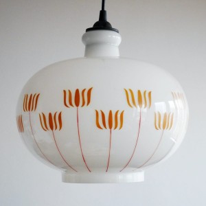 Szklana lampa sufitowa w kwiatowy wzór