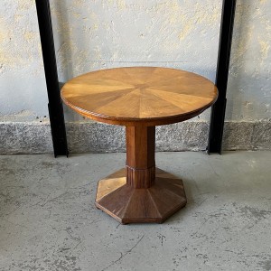 Okrągły stół w stylu art deco