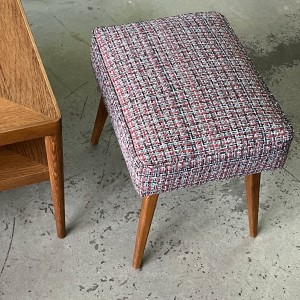 Kolorowy tapicerowany podnóżek vintage, lata 70