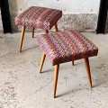 tapicerowany-podnozek-w-kolorowy-zygzak-lata-60-70-001.jpg