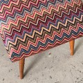 tapicerowany-podnozek-w-kolorowy-zygzak-lata-60-70-008.jpg