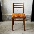 czechoslowackie-tapicerowane-w-pomaranczowe-paski-krzesla-z-lat-60-004.jpg