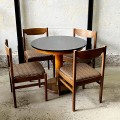 proste-krzesla-vintage-tapicerowane-z-drewnianym-oparciem-002.jpg