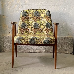 Fotel w kolorowe kwiaty, proj. Chierowski 366    II