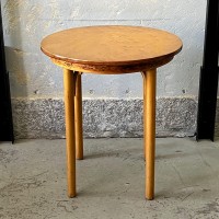 Okrągły stół z giętego drewna