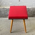 czerwony-tapicerowany-stolek-z-drabinka-z-lat-70-004.jpg