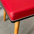 czerwony-tapicerowany-stolek-z-drabinka-z-lat-70-001.jpg