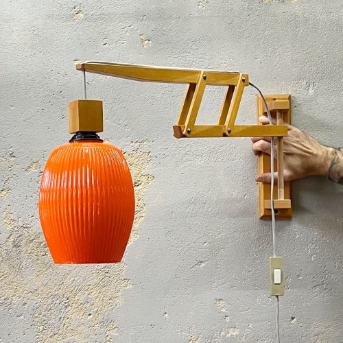 lampka-kinkiet-z-rozsuwanym-drewnianym-ramieniem-czechoslowacja-lata-70-001.jpg