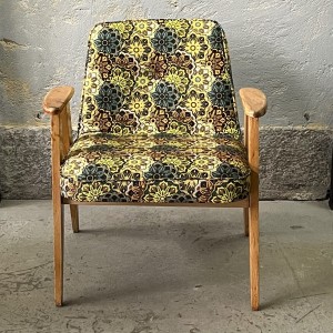 Fotel w kolorowe kwiaty, proj. Chierowski 366    