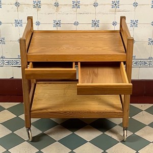 Sosnowy stolik barek z szufladkami. Wózek barowy, lata 70/80