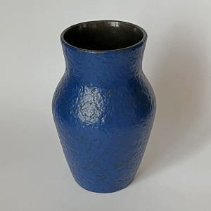 Niebieski ceramiczny wazon