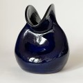 ceramiczny-kobaltowy-wazon-o-nieregularnym-ksztalcie-001.jpg