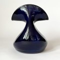ceramiczny-kobaltowy-wazon-o-nieregularnym-ksztalcie-004.jpg
