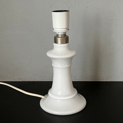 biala-lampka-ze-szklana-podstawa-holmegaard-design-lata-80-001.jpg