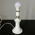 biala-lampka-ze-szklana-podstawa-holmegaard-design-lata-80-002.jpg