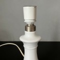 biala-lampka-ze-szklana-podstawa-holmegaard-design-lata-80-004.jpg