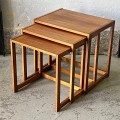stoliki-trojaczki-z-drewna-egzotycznego-skandynawski-design-002.jpg