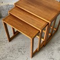 stoliki-trojaczki-z-drewna-egzotycznego-skandynawski-design-016.jpg