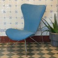 niebieski-fotel-w-stylu-space-age-jak-arne-jacobsen-design-lata-80-90-002.jpg