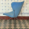 niebieski-fotel-w-stylu-space-age-jak-arne-jacobsen-design-lata-80-90-007.jpg
