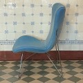 niebieski-fotel-w-stylu-space-age-jak-arne-jacobsen-design-lata-80-90-008.jpg