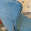 niebieski-fotel-w-stylu-space-age-jak-arne-jacobsen-design-lata-80-90-015.jpg