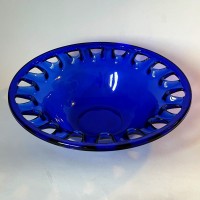 Szklana niebieska misa miska z ozdobnym rantem - fi 30 cm