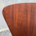 dunskie-krzeslo-z-gietej-sklejki-drewno-egzotyczne-styl-arne-jacobsen-011.jpg