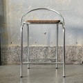 aluminiowe-hokery-z-rattanowy-siedziskiem-w-stylu-boho-003.jpg