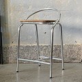 aluminiowe-hokery-z-rattanowy-siedziskiem-w-stylu-boho-004.jpg