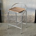 aluminiowe-hokery-z-rattanowy-siedziskiem-w-stylu-boho-005.jpg