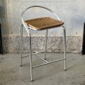 aluminiowe-hokery-z-rattanowy-siedziskiem-w-stylu-boho-013.jpg